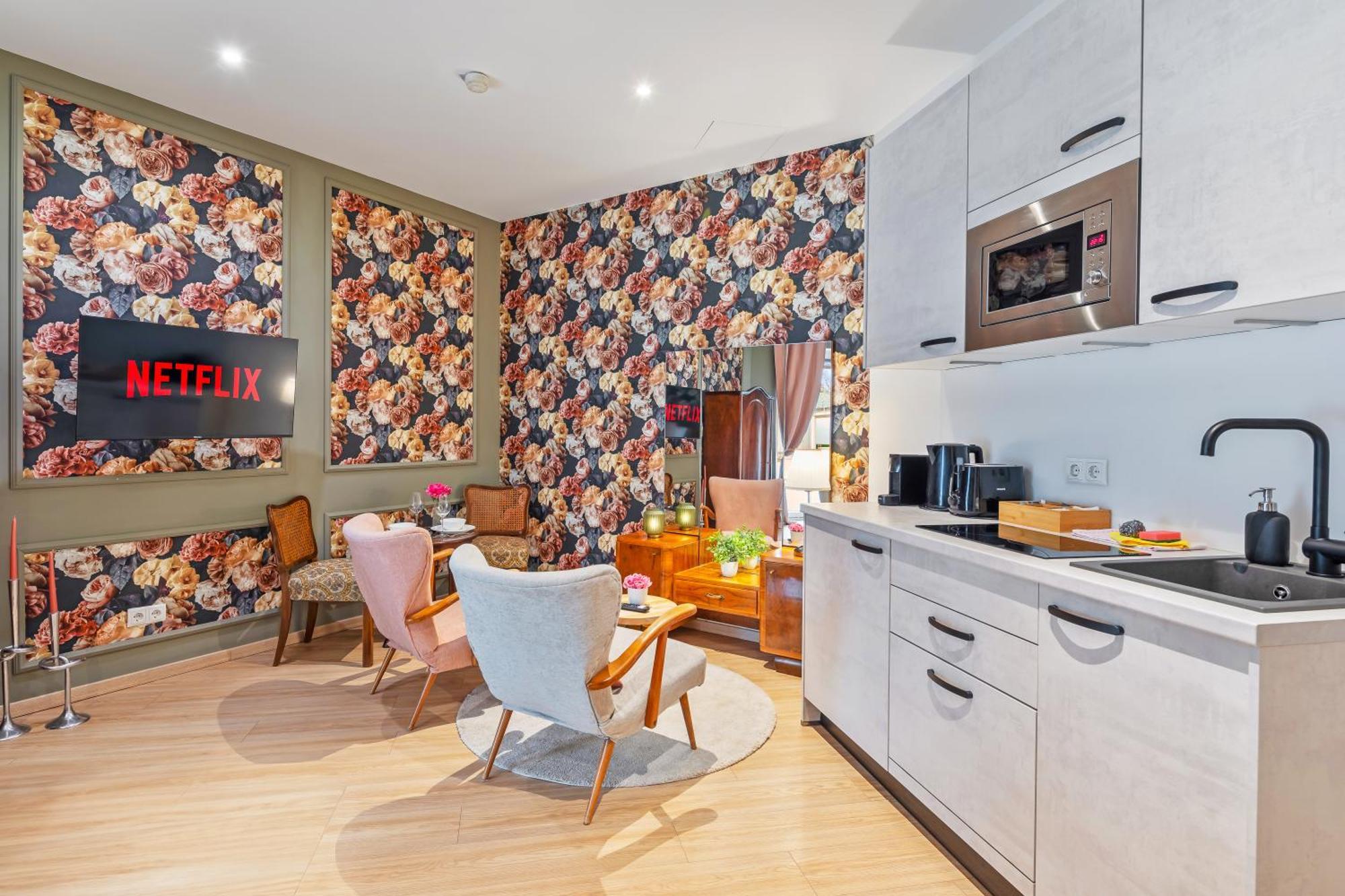 Stylish Flower Power Studio - Close To City Center & Public Transport - Ac & Wifi ウィーン エクステリア 写真