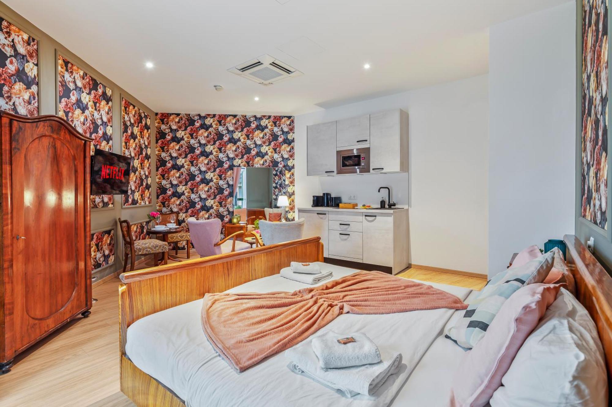 Stylish Flower Power Studio - Close To City Center & Public Transport - Ac & Wifi ウィーン エクステリア 写真